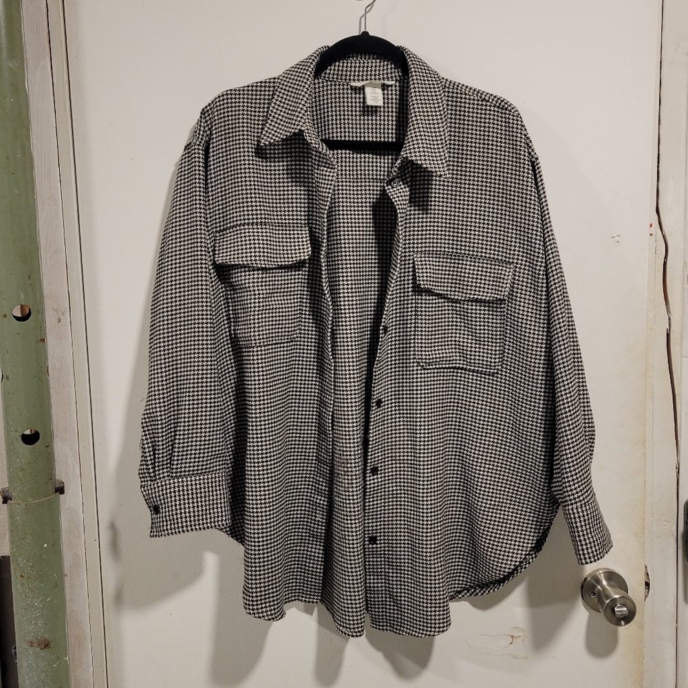 H&M black and white houndstooth, flannel/shacket, M